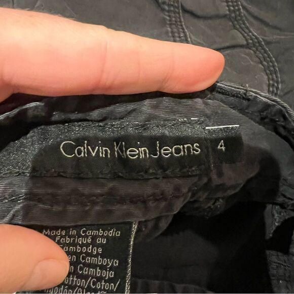 3 for $30! Calvin Klein black cargo shorts. Size 4 - Picture 4 of 8